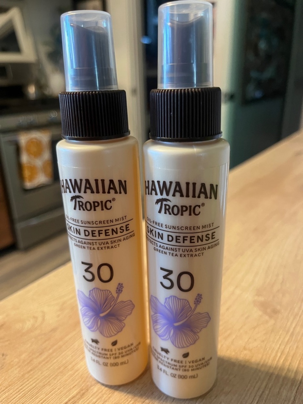 Hawaiian Tropic Skin Defense SPF 30 Sunscreen Mist.  Two 3.4 oz Bottles.  New. - Picture 2 of 5